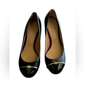 Tory Burch Pacey Cap Toe Pumps Heels Black Leather Logo Medallion Block Size 9M